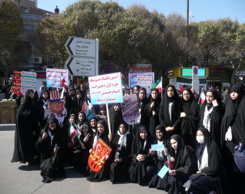 شرکت دانش آموزان در مراسم راهپیمایی یوم الله 13 آبان