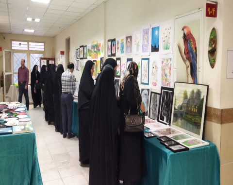 برگزاری نمایشگاه دست سازه ها آثار هنری دانش آموزان-اردیبهشت ماه 1402